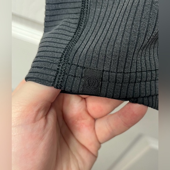 Lululemon Ribbed Softstreme Cropped Tank Top - Sz 4 - Picture 5 of 6